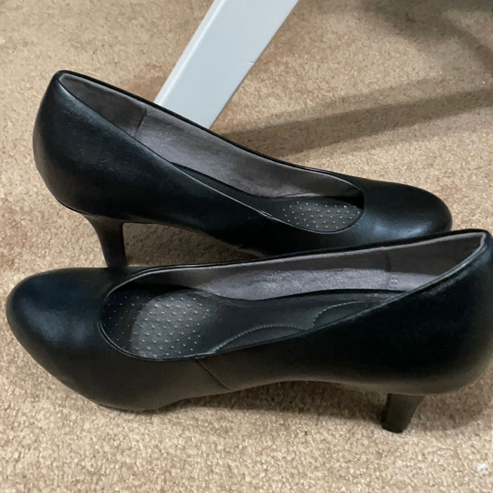 Extra wide heels! Black size 9WW